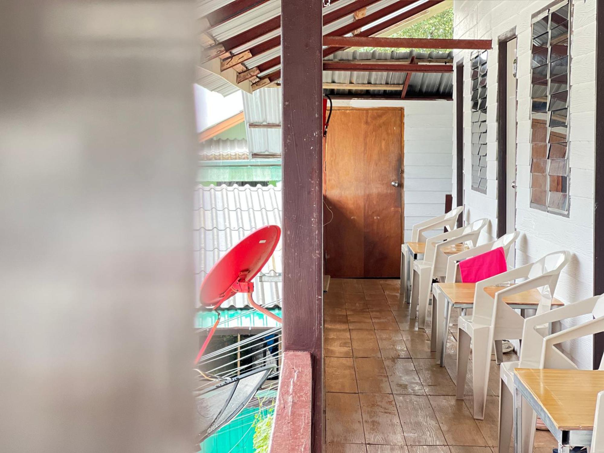 Lux Guesthouse Phi Phi-eilanden Buitenkant foto