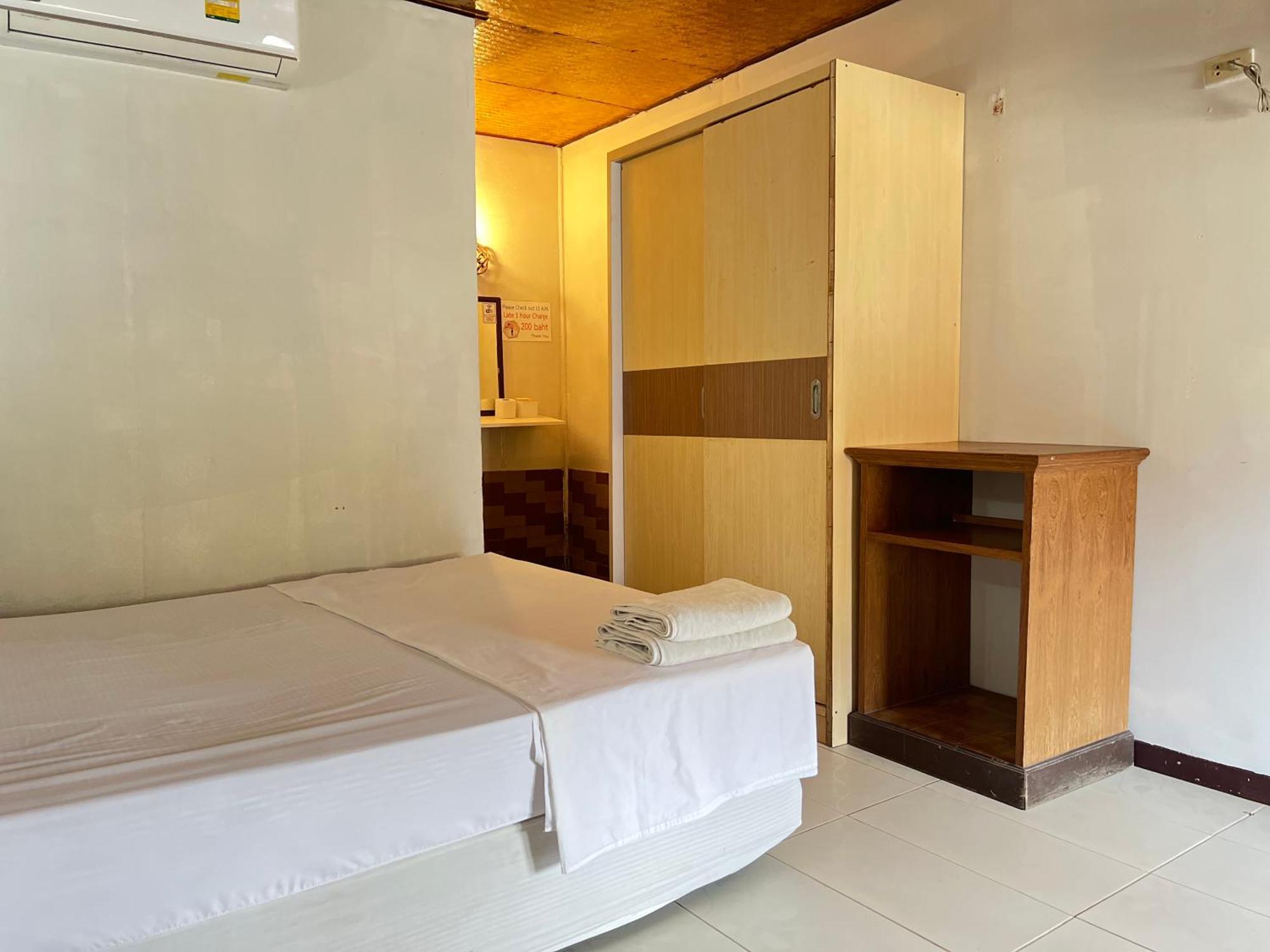 Lux Guesthouse Phi Phi-eilanden Buitenkant foto