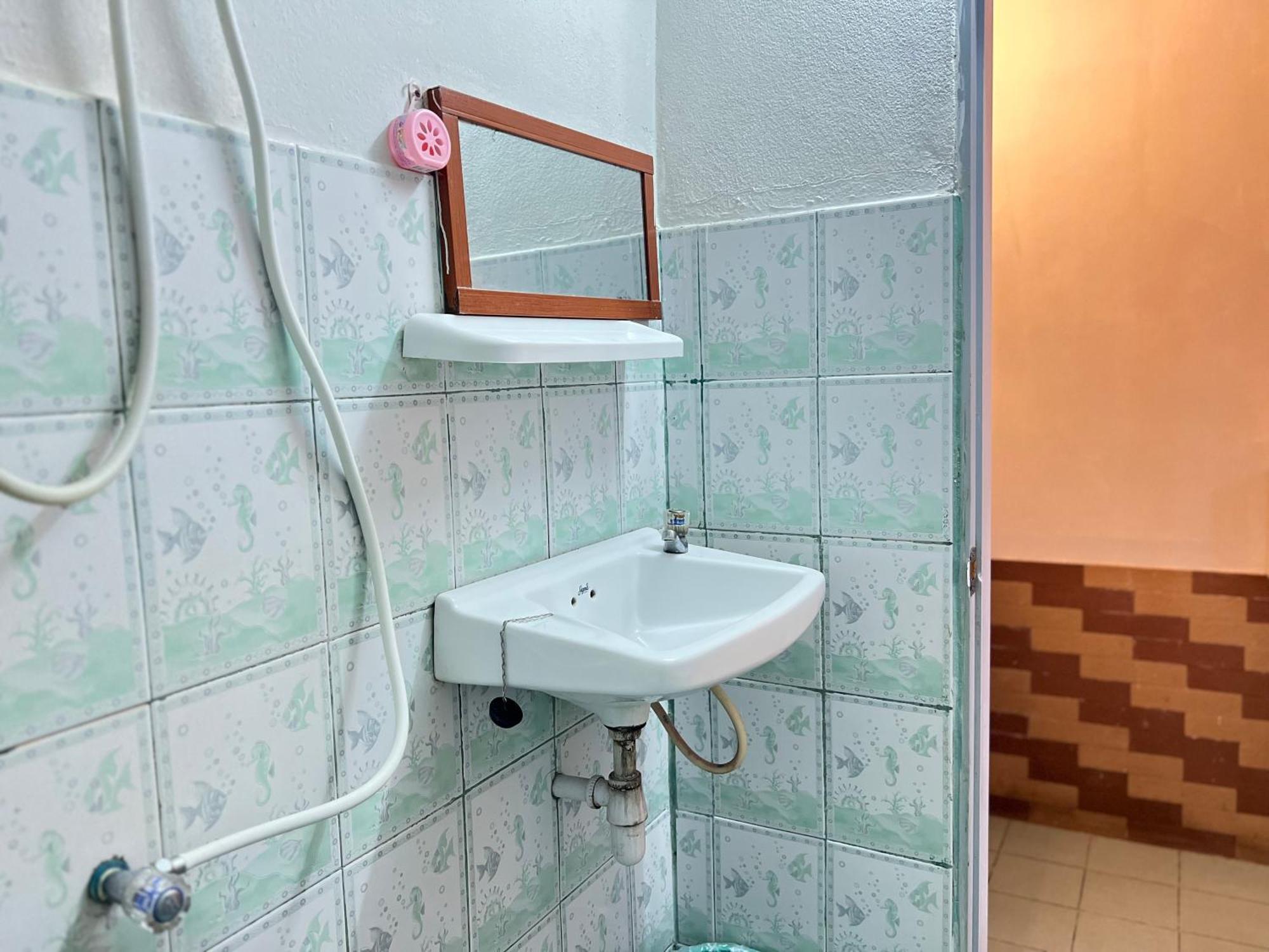 Lux Guesthouse Phi Phi-eilanden Buitenkant foto