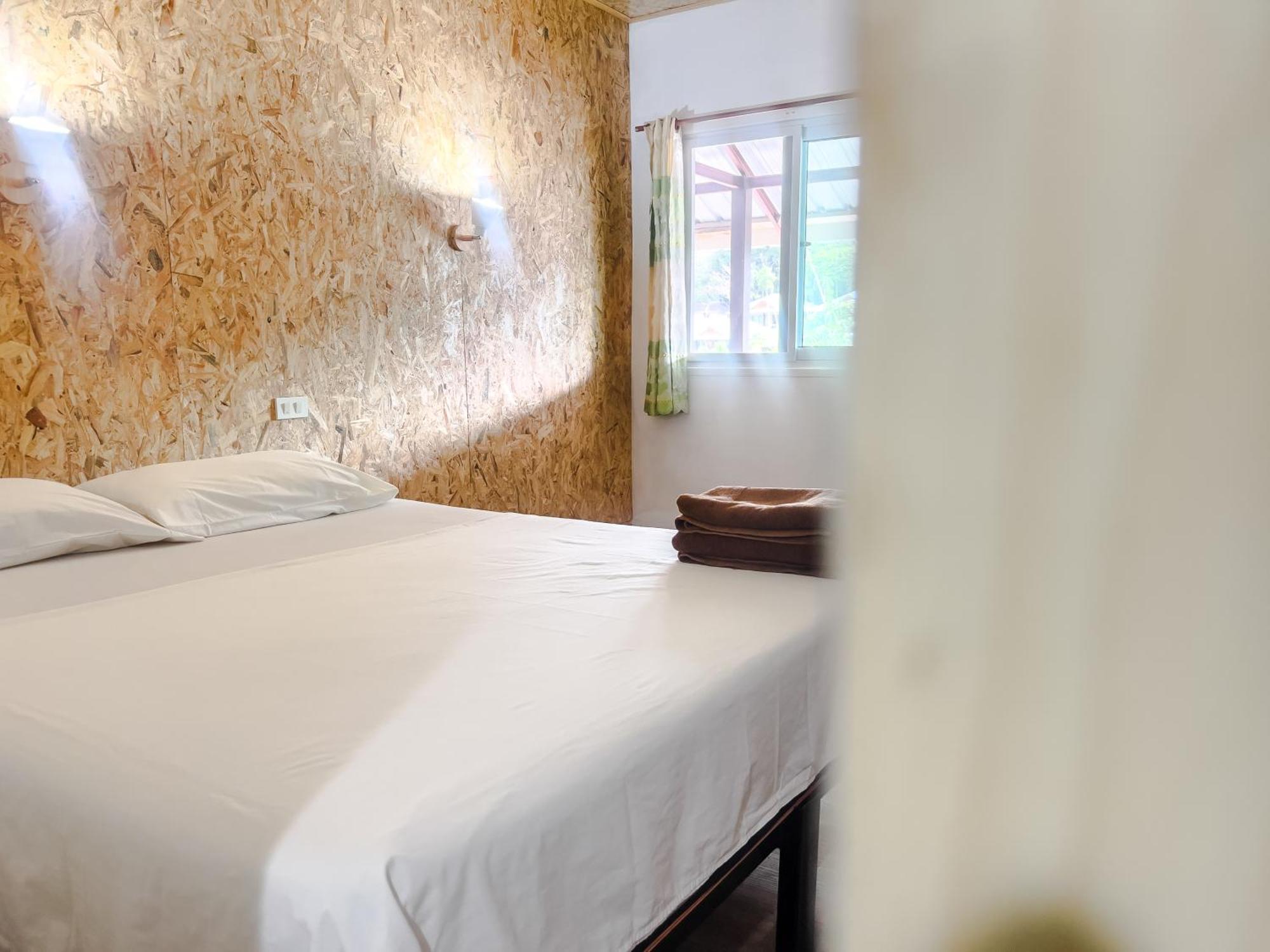 Lux Guesthouse Phi Phi-eilanden Buitenkant foto