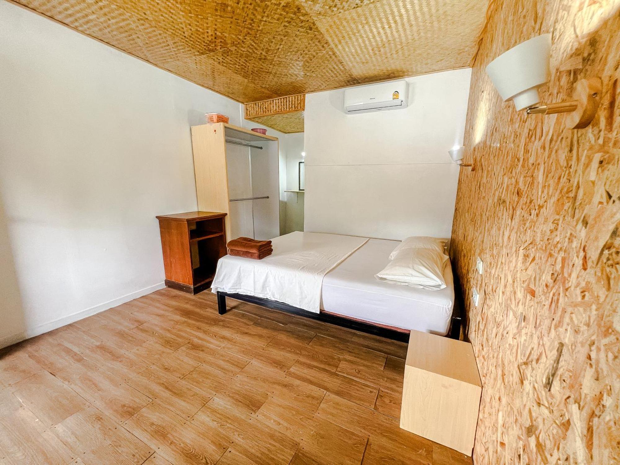 Lux Guesthouse Phi Phi-eilanden Buitenkant foto