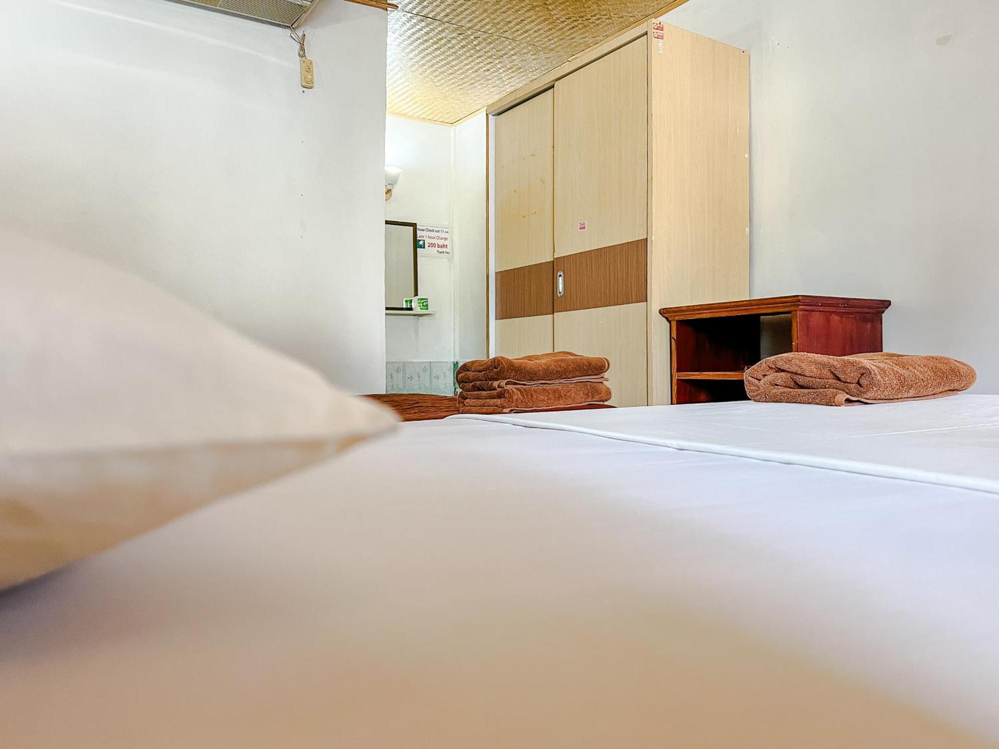Lux Guesthouse Phi Phi-eilanden Buitenkant foto